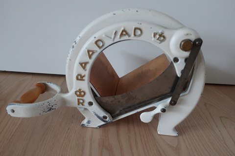 Retro/Vintage:
Bred cutter from Raadvad, Denmark
The realy good bread cutter
In a good condition
