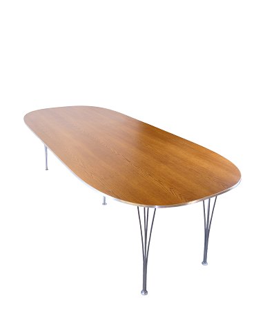 Langt spisebord / Konferencebord - Model Superellipse - Egetræ Overflade med 
alukant - Bruno Mathsson og Piet Hein
Flot stand
