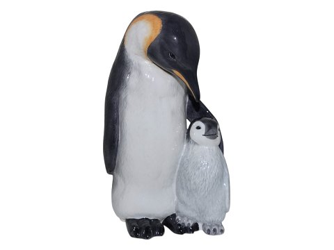 Royal Copenhagen figurine
Large penguin with baby penguin