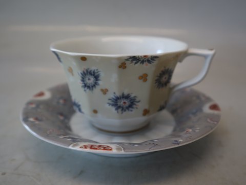 Grå 072 Kaffekop 15 cl og underkop 073  13,7 cm (8608) .  Fairy Tale (Eventyr) 
Kongelig Dansk Porcelæn
