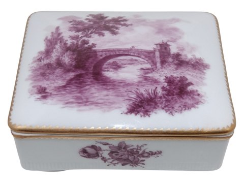 Pirkenhammer
Lågæske med purpur dekoration