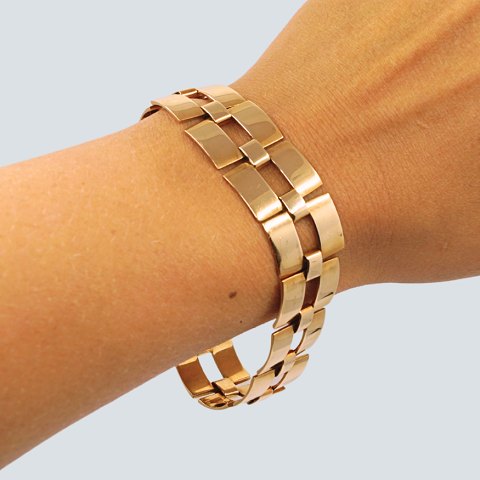 Hans Hansen; A bracelet of 14k gold, No. 206
