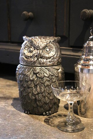 Delicious Italian ice bucket designed by Mauro Manetti in the shape of an owl, 
silver-plated tin from the 60s...