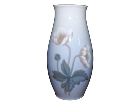 Bing & Grondahl
Vase with white Anemone Hupensis