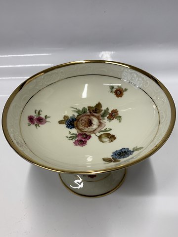 KPM Rosenborg candy bowl on high foot,
Ø. 15 x 11 cm.
SOLD