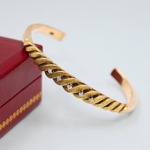 Bangle with diamonds in 14k gold
