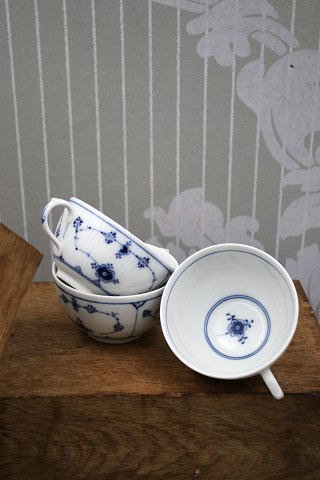 Royal Copenhagen Blue Fluted Plain Cup (without saucer)Decoration number: 1/465.