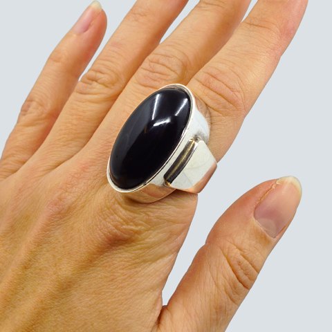 Georg Jensen; Ring i sterlingsølv med onyx