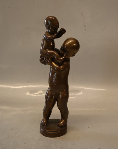 No. 8 Playing Children Bronze 23 cm L. Rasmussen