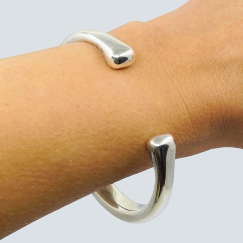 Flemming Eskildsen for Georg Jensen; Armring i sterlingsølv, nr. 215