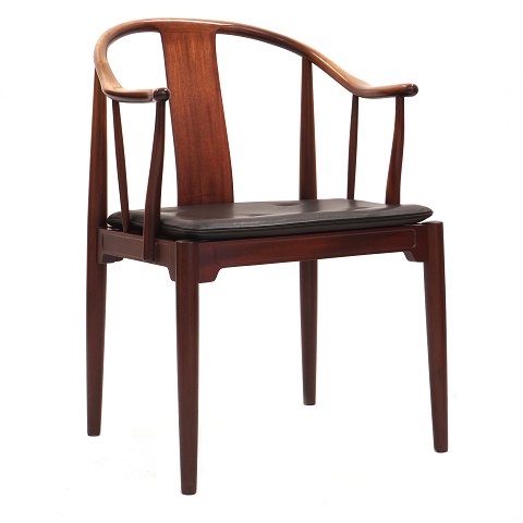 Hans J. Wegner "China"-armchair, mahogany. Manufactured by Fritz Hansen 1990