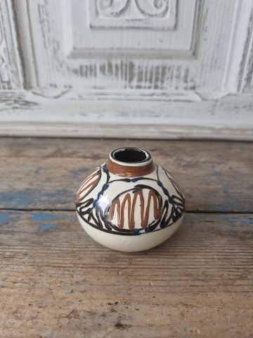 Pottery and stoneware