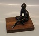Sterett-Gittings Kelsey Bronze  Siddende Balletpige  14 x 11 x 21 cm på træfod Nr 114 af 500 Royal Copenhagen 1975