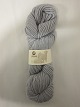 Roving er et naturprodukt af højeste kvalitet fra  sydafrikanske angorageder blandet med den fineste merino fra får.Den viste farve er: Sølvgrå, Farvenr. 4079Prisen er pr. nøgle med 100 gram Roving