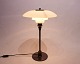 PH 3/2 tablelamp, model Treph, of white opaline glass and frame of burnished 
brass.

