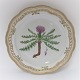 Royal Copenhagen. Flora Danica. Rundt serveringsfadmed gennembrudt kant. Model # 3528. Diameter 33 cm. (1 sortering). Carduus acaulis L