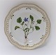 Royal Copenhagen. Flora Danica. Rundt serveringsfadmed gennembrudt kant. Model # 3527. Diameter 29 cm. (1 sortering). Viola canina Horn