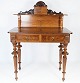 Dressing table/desk of walnut and decorated with carvings, in great antique condition from the 1880s.5000m2 showroom.