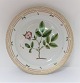Royal Copenhagen. Flora Danica. Rundt serveringsfad. Model # 3524. Diameter 33 cm. (1 sortering). Rosa acicularis Lind