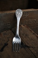 vare nr: Barnegaffel i sølv med dreng