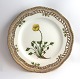 Royal Copenhagen, Flora Danica. Frokost tallerken med gennemskåret bort. Design #3554. Diameter 23 cm. (1 sortering). Papaver nudicaule L