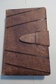 An old little Photo albumMade of hideH: 15cmB: 10,5cmDepth: 3cmIn a good condition