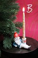 Gammel julelysestage i bemalet biskuit af liggende ...