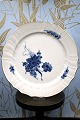 Royal Copenhagen, Blue Flower - Curved dinner plate with gold rim.
Dia.: 27.5cm. 
RC# 628...