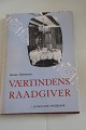 MAD
af Ingeborg Suhr, forhenværende forstanderinde på 
den velkendte og berømte Suhrske Husholdningsskole
Jul. Gjellerups Forlag, København  
1953
Sideantal: 552
Dette eksemplar har ekstra omslag af brunt 
kunst-skind, samt bogmærke