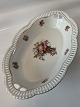 Bavaria Schumann Oval Bowl with flowers.
Dimensions: 29 X 17.5 X 6 cm.