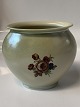 Lyngby vase med blomstermotiv.
Højde 9,5 cm