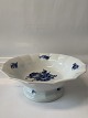 Royal Copenhagen Blue Flower Angular, Salad bowl on fixed foot
Dec. No. 10/8530.