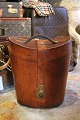 Decorative, old leather box (old hat box) with a really nice patina. 
Super nice for storage...