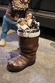 Old Christmas boot in painted papier-mâché, filled with old toys. 
Height: 22cm.
