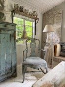 Chairs / stools