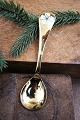 Års juleske fra Georg Jensen (1971) i forgyldt sterlingsølv med emalje blomst...