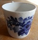 Blå Blomst flettet porcelæn. chokoladekop nr. 8043 fra perioden 1898-1923 uden underkop.