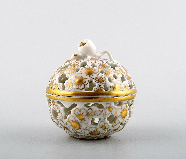 Herend lidded vase decorated with gold, porcelain.