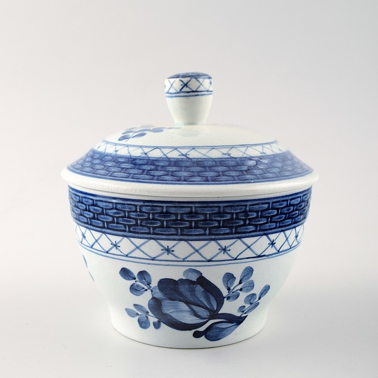 2 Tranquebar sugar bowls from Royal Copenhagen / Aluminia.Decoration number 11/953.