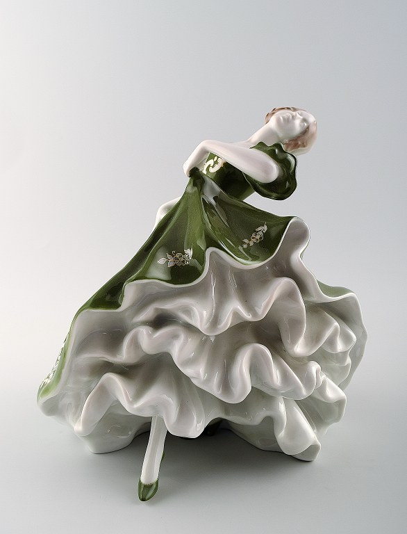 Large Art Deco Rosenthal, Erna von Langenmantel.Porcelain figurine of a dancing woman.