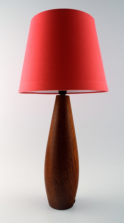Dansk design bordlampe af teak. 