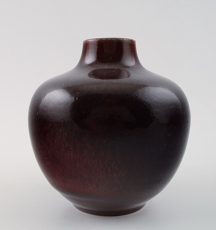 Unika Royal Copenhagen okseblodsglasur keramikvase.
