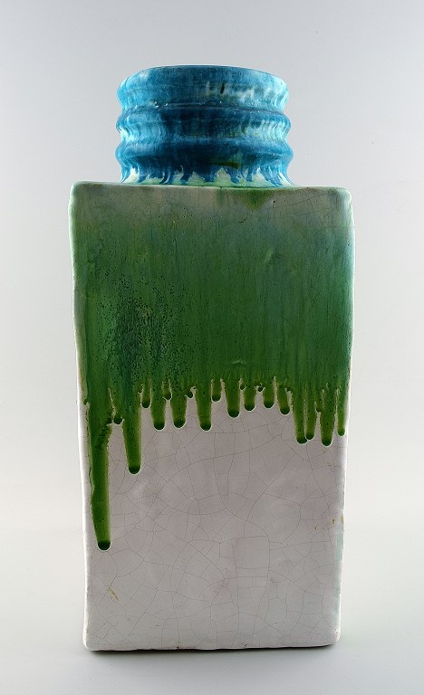 Rabiusla Herrliberg, Swiss ceramist, monumental vase.