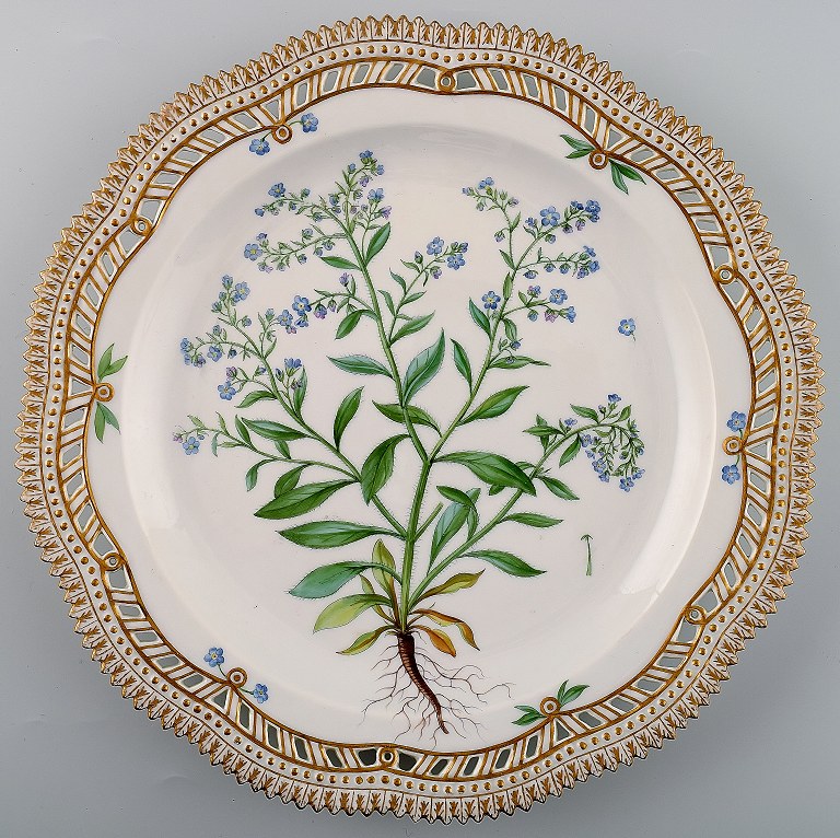 Royal Copenhagen Flora Danica, Round dish or Dinner plate with pierced border.Decoration number 20/3626.