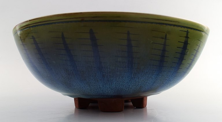 Wilhelm Kaage (1889-1960) for Farsta.Unique large bowl of stoneware.