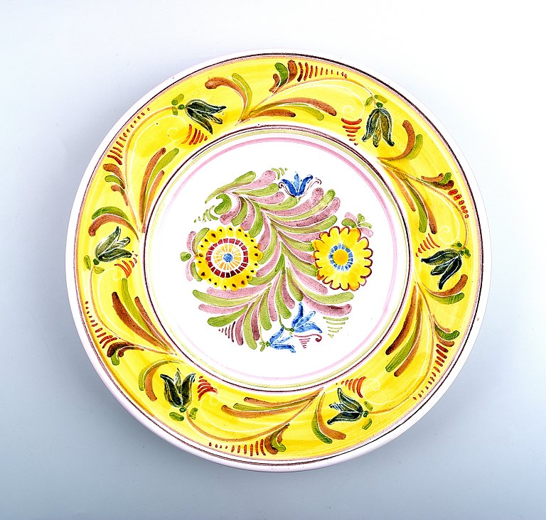 Tulle Emborg for Kähler, Denmark, glazed Stoneware dish/plate decorated with flowers.