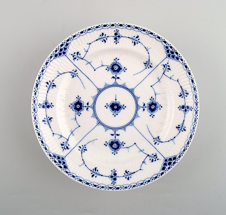 Royal Copenhagen  Blue Fluted Half Lace, Rare dish on foot / center piece from 1898-1923.Decoration number 1/579.