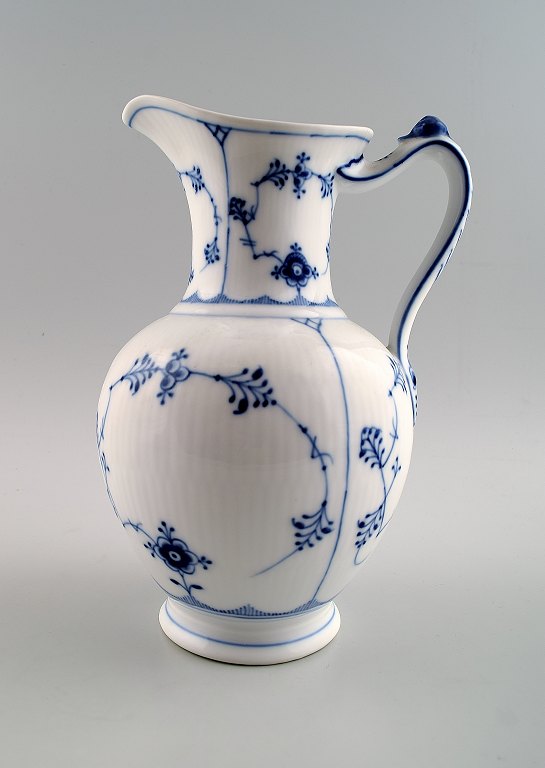 Royal Copenhagen Blue Fluted plain chocolate pot with lidNo. 482.