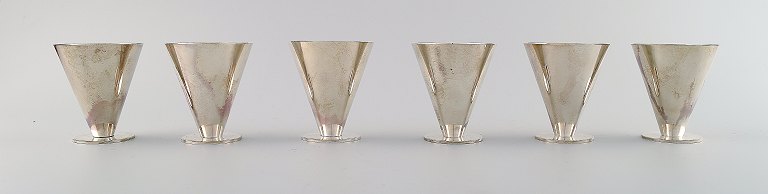 WIWEN NILSSON, set of 6 cocktail/Vodka goblets, sterling silver, Lund, Sweden 1941-56. Conical on round foot.
