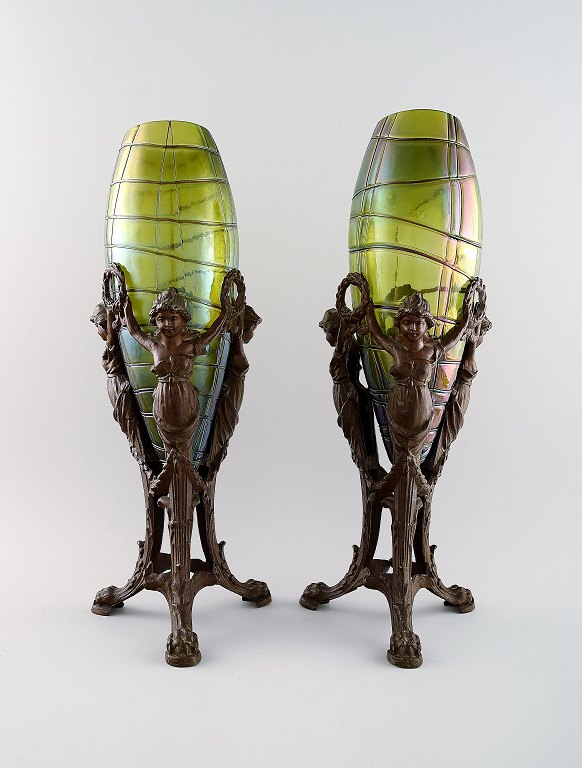 Palme König: A pair of Art Nouveau Vases of irritated and frosted clear green glass. Bronze Holder in the form of women on tripod.